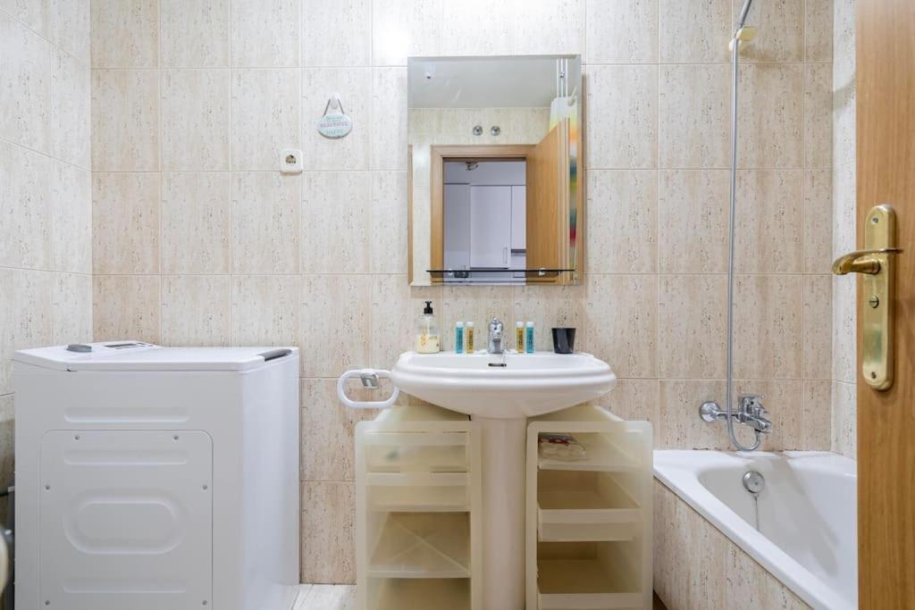 Cozy Family Apartment Tetuan/Estrecho B.M7 マドリード エクステリア 写真